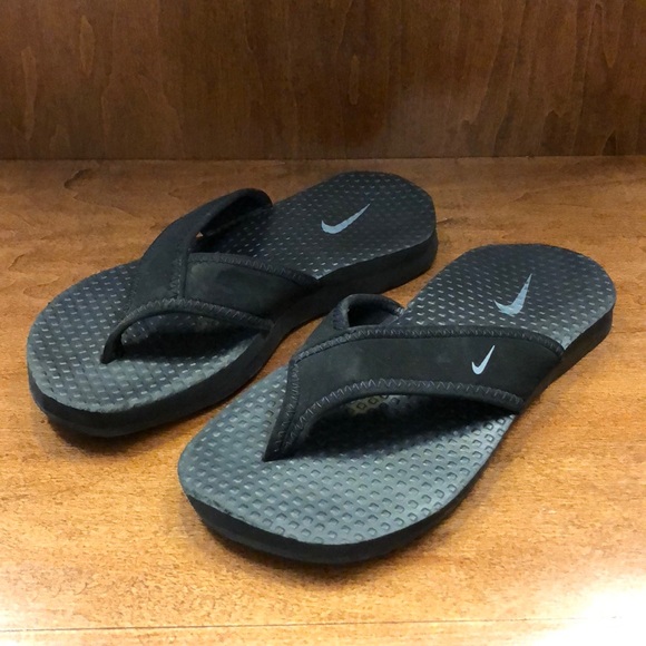 boys nike flip flops